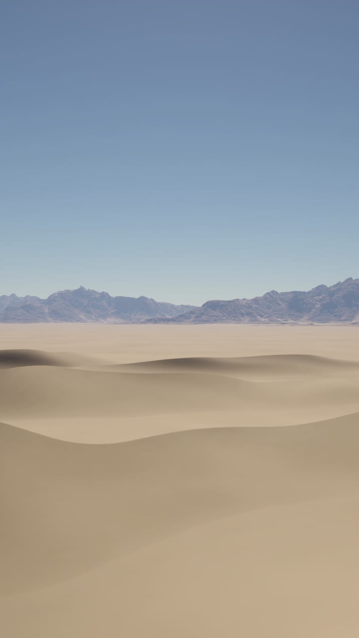 Paesaggio desertico con dune di sabbia e montagne in lontananza