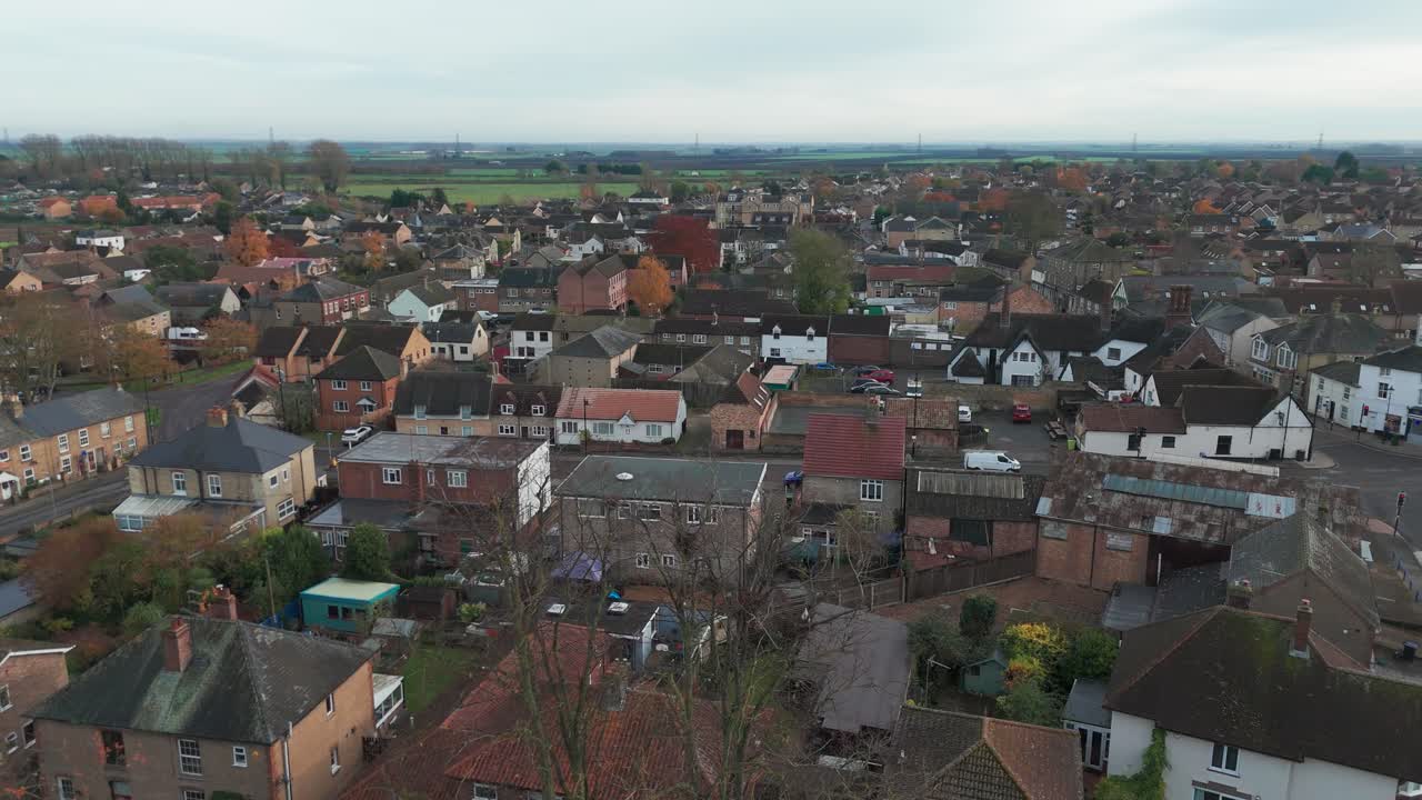 vista aérea de una ciudad británica en otoño e invierno