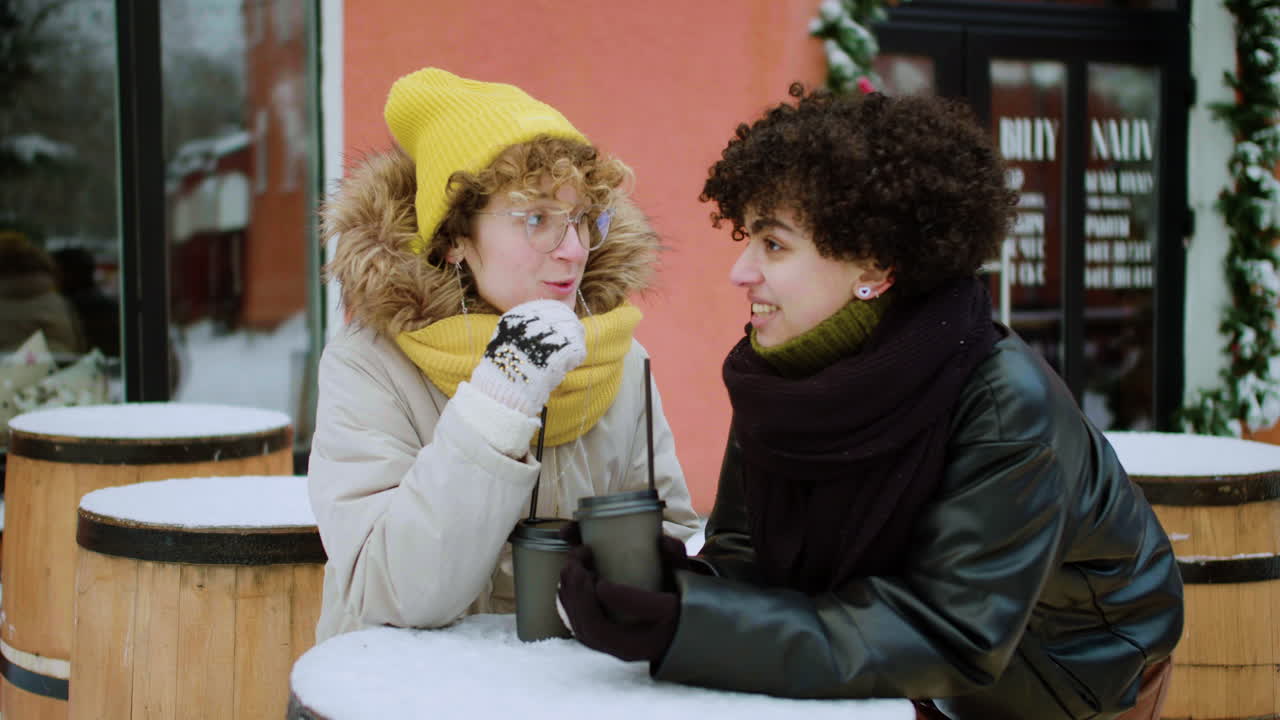 novias pasando tiempo juntas