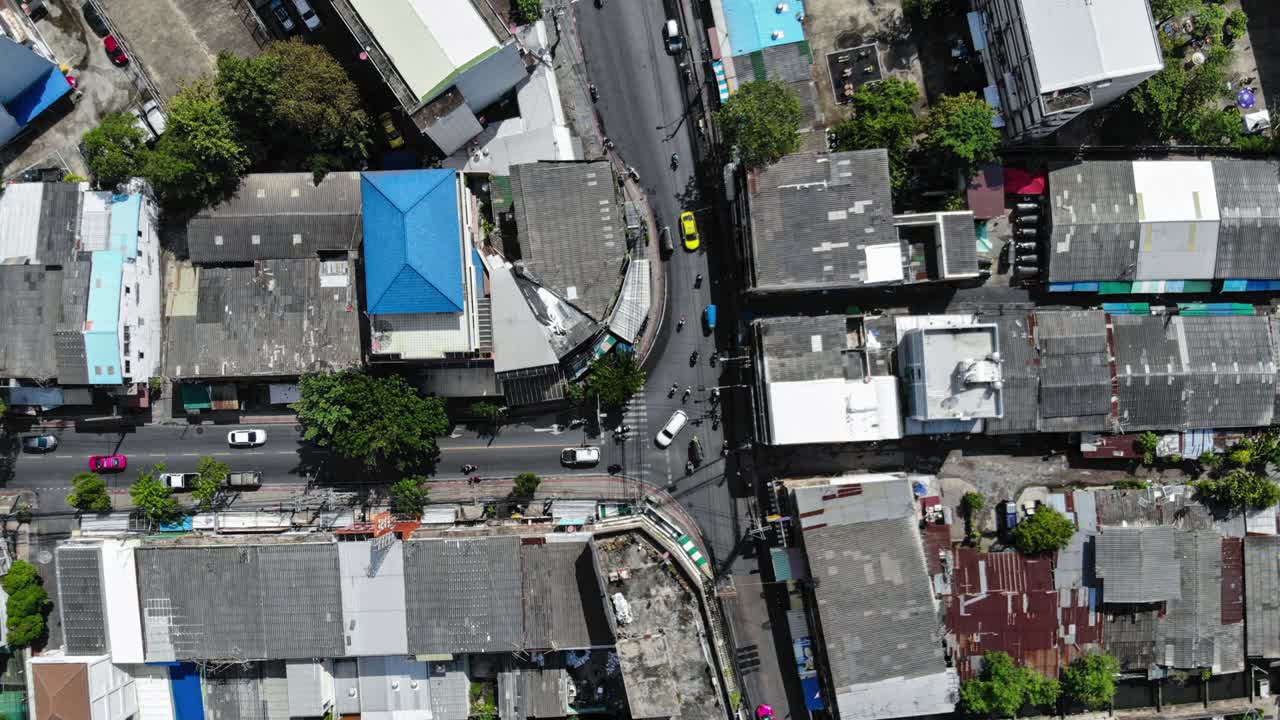 교차로 뒤에서 바어요