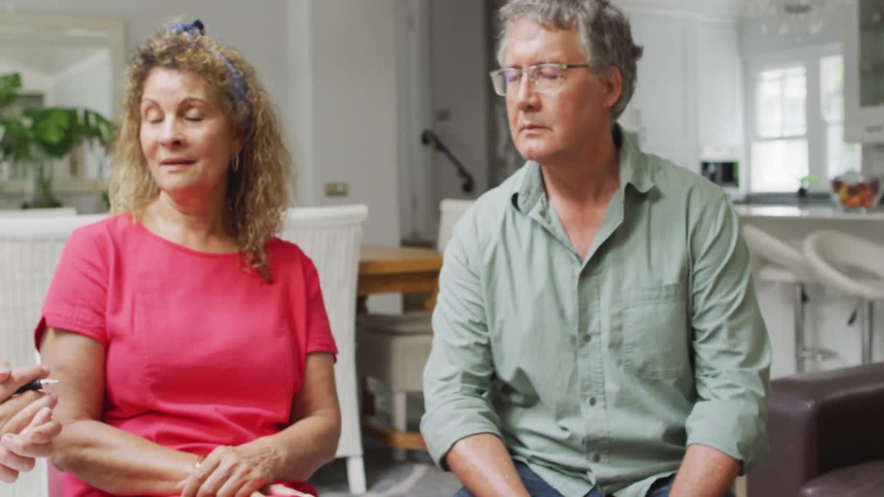 지원 그룹에 대한 다양한 여성과 남성 노인 회의의 활성화