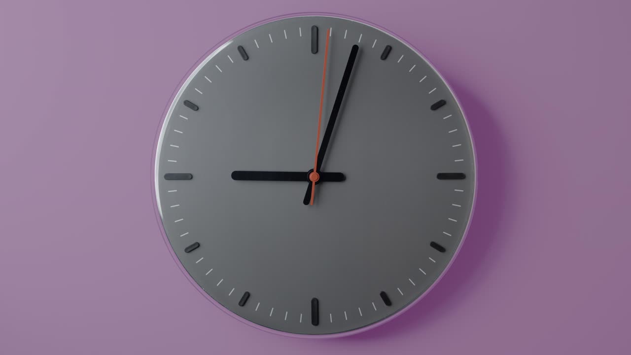Quadrante dell'orologio in timelapse con rotazione completa su sfondo magenta e viola