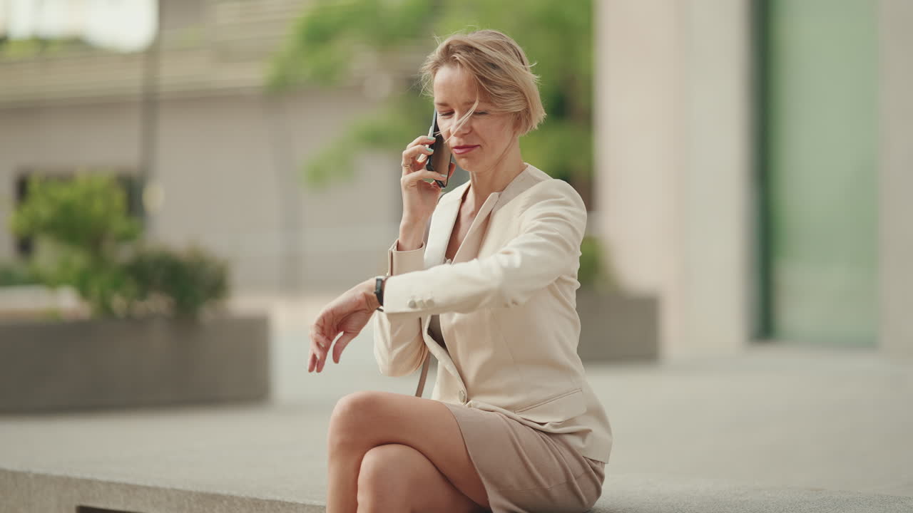 Businesswoman talking on the phone outdoors