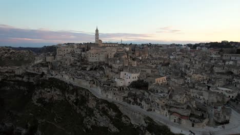 video aereo de la ciudad de matera en basilicata, sur de italia