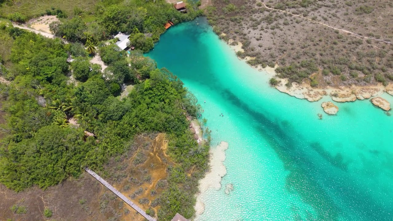 Paradiso nascosto della Laguna Bonanza ripreso da drone, Messico
