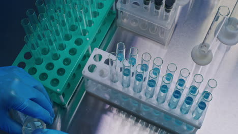 investigación de laboratorio y experimentación con tubos de ensayo