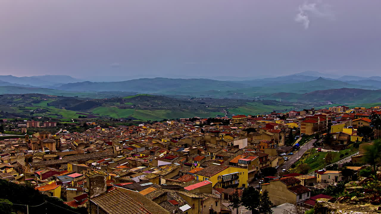 timelapse de una ciudad antigua en la isla mediterránea de sicilia, italia