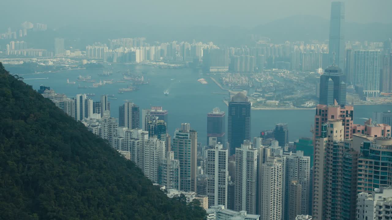 Panoramatický pohled na panorama Hongkongu z Victoria Peak (4)