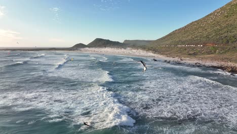 Misty-Cliffs,-Ein-Beliebter-Kitesurfspot-Für-Erfahrene-Und-Fortgeschrittene-Surfer-An-Der-Südafrikanischen-Küste