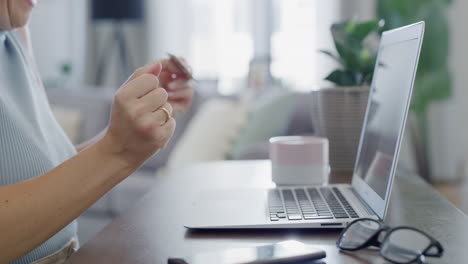 woman shopping online