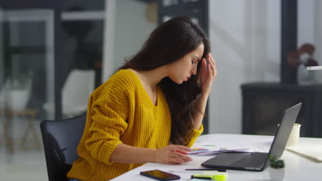 Close-up-upset-business-woman-reading-documents-in-office