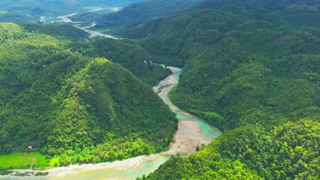 Lush-greeney-in-sunlight-at-Daywan-River-near-Claver,-Surigao-Del-Norte