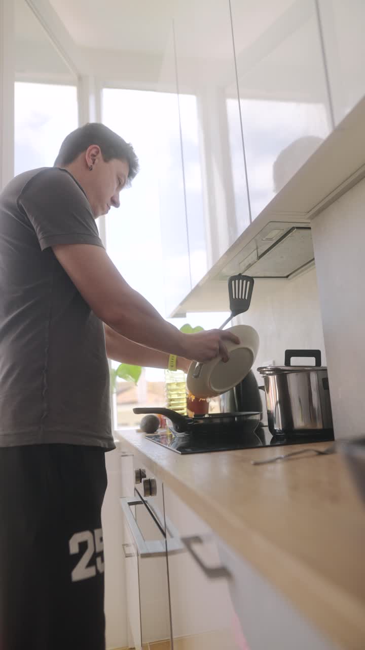 부에서 요리하는 남자