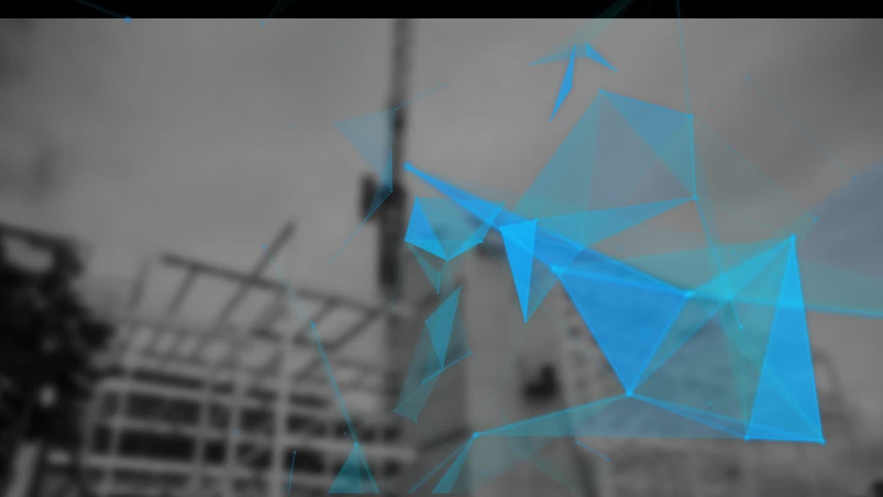 Grupo de formas poligonales azules translúcidas que se animan sobre una obra en construcción, con grúa