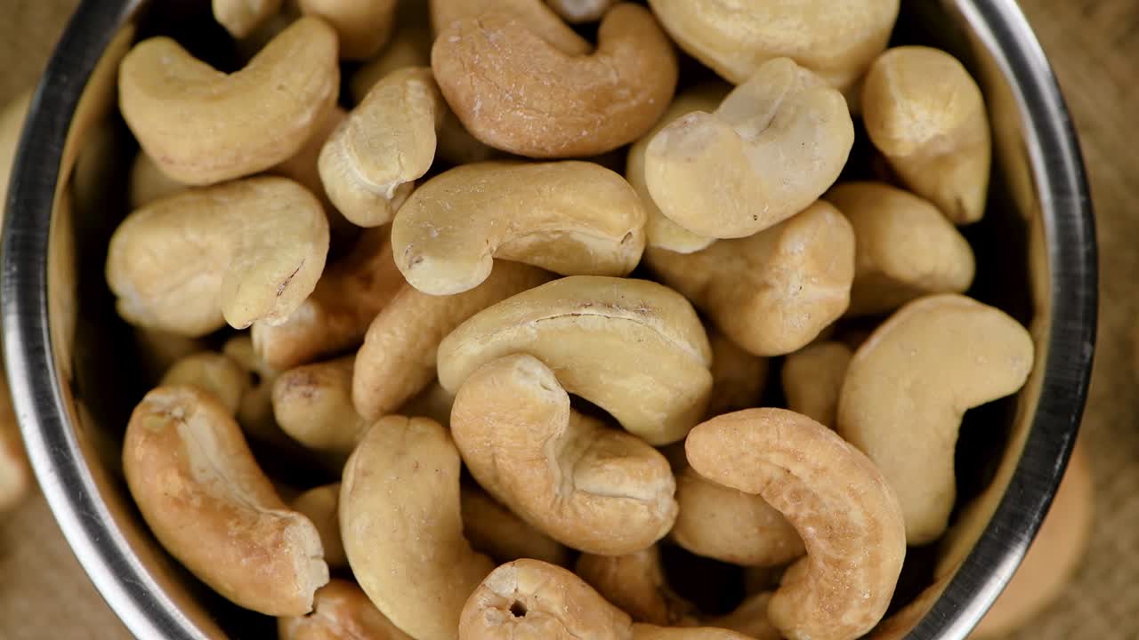 орехи кешью на вращающейся пластине (беспроводная петля)