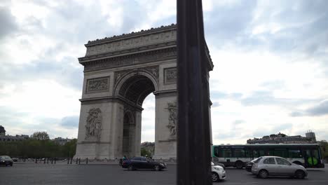 Arc-de-Triomphe-Paris-at-daylight-traffic-Gimbal-shot