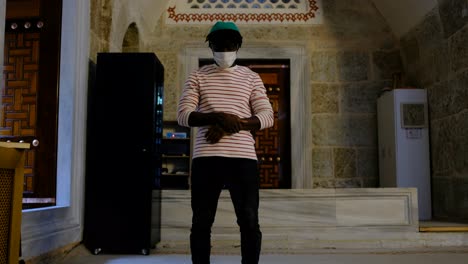 african mask praying