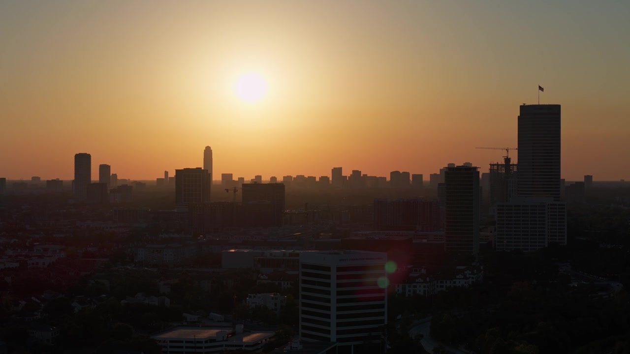 Distrito EaDo (leste do centro) de Houston, vista de drone em silhueta ao nascer do sol