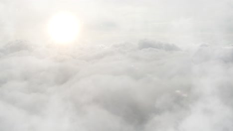 superficie de nube blanca con sol brillante