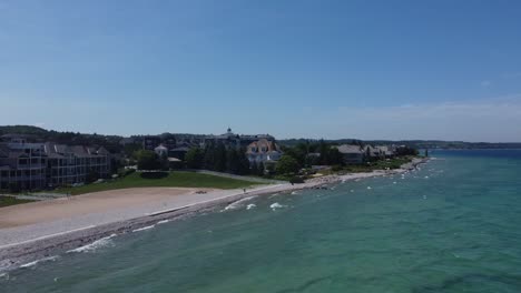 Ocean-water-glistens-in-the-sun