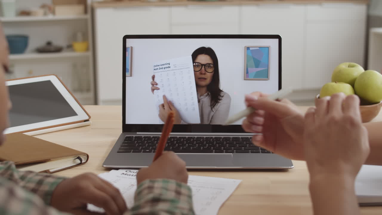 clase de matemáticas en línea con el maestro