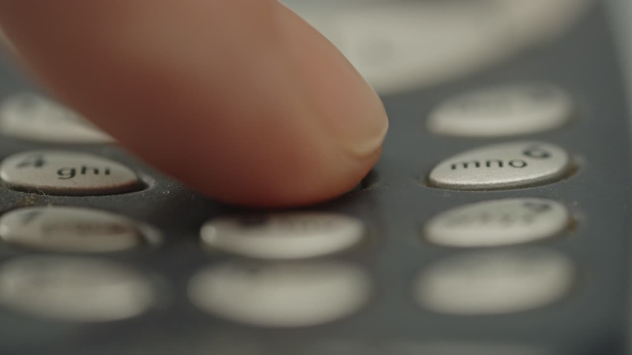 손가락으로 555을 누르면 은 드폰을 사용할 수 있습니다.