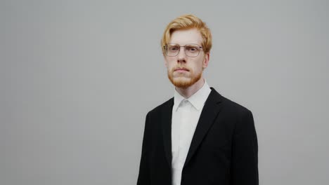 hombre en traje de negocios.