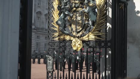 buckingham palace guards ceremony