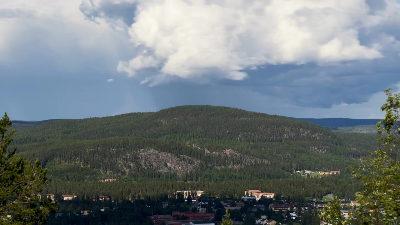 Timelapse di una piccola montagna a cupola nella Svezia settentrionale