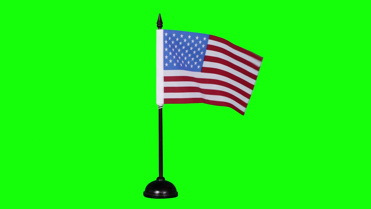 bandera en miniatura de los estados unidos ondea en un mástil