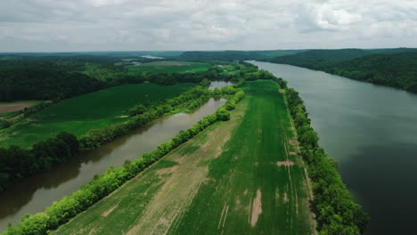 Nature-Scenery-At-Protected-Park-In-Mousetail-Landing-State-Park-In-Perry-County,-Tennessee,-USA