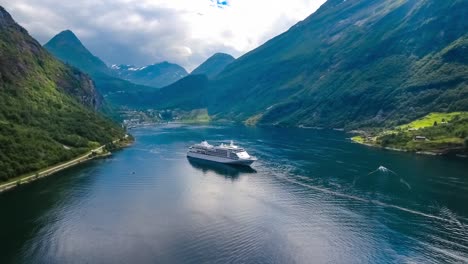 Cruise-Liners-On-Geiranger-fjord,-Norway