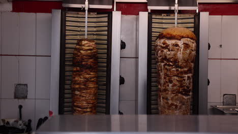 doner kebab vlees draaien op rotisserie grieks restaurant