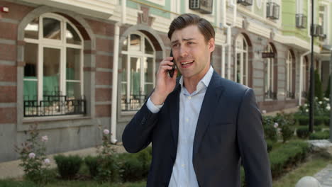 closeup man talking phone outdoor. man discussing business issue at street