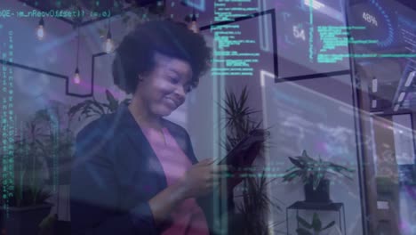Animation-Der-Datenverarbeitung-über-Einer-Lächelnden-Afroamerikanischen-Geschäftsfrau,-Die-Im-Büro-Ein-Tablet-Nutzt