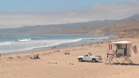 A-nice-view-of-a-Southern-California-coastline-and-life-guard-station