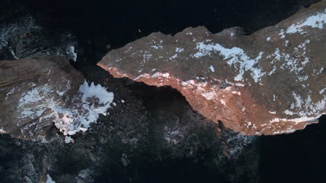 filmación cinematográfica con drones del famoso perce rock en quebec, canadá