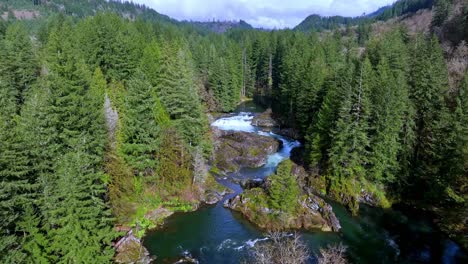 Lucia-Falls-Ist-Einer-Von-Fünf-Benannten-Wasserfällen-Am-East-Fork-Lewis-River-In-Der-Nähe-Des-Battle-Grounds