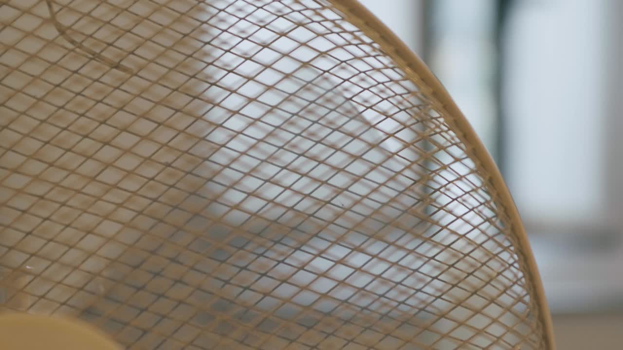 detalle de un aspa de ventilador giratoria, en cámara lenta