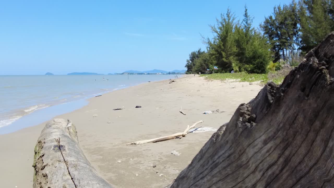 Lok Kawi Beach The Beach Sits Near Residentail Zone,With Its Shoreline Sea,Beds,Good For Casual Beach Time,During Sunset,With White Sandy Beach,Blue Sea Facing Few Island To The South China Sea