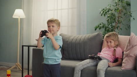 Toddler-and-preschooler-play-difficult-game-with-consoles