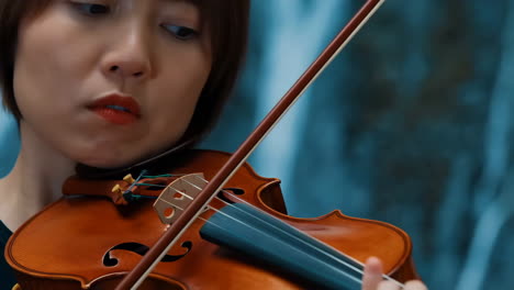 a woman playing the violin