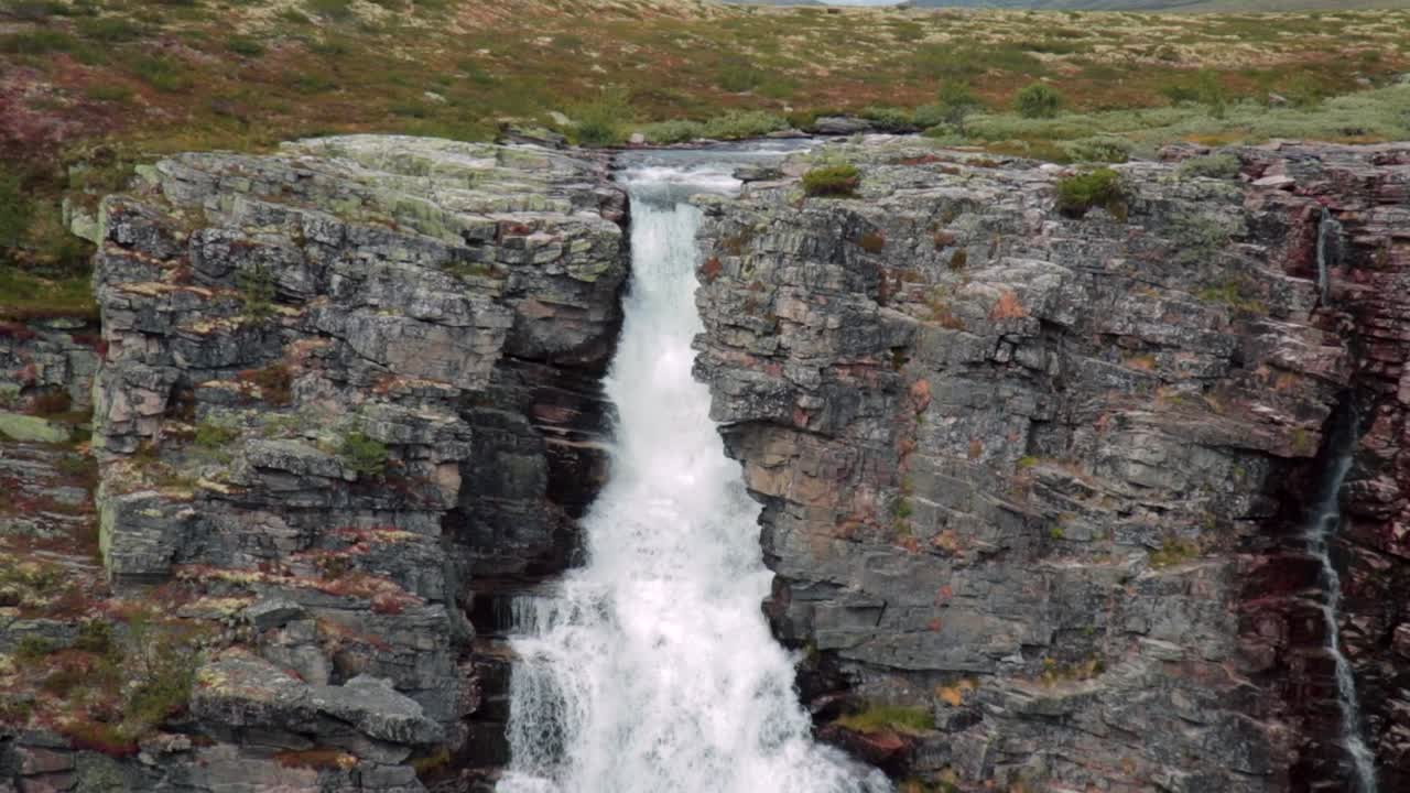 la cascada de panichulata en rondane noruega, filmada en 50p y ralentizada a 25p línea de tiempo