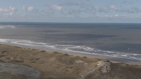 paisaje marino en el mar del norte en las islas holandesas de wadden de texel en holanda del norte, países bajos