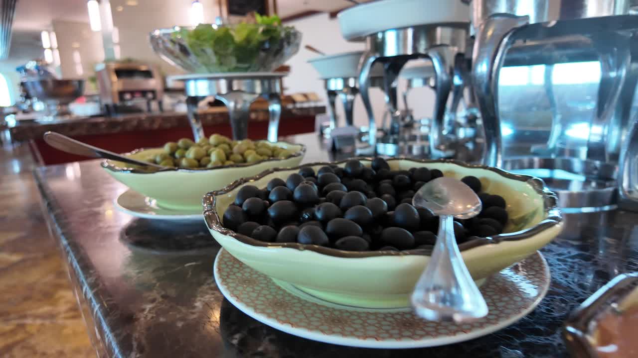 Buffet food selections