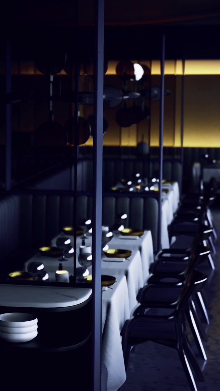 Disposizione moderna di un ristorante con tavoli apparecchiati per la cena di notte.