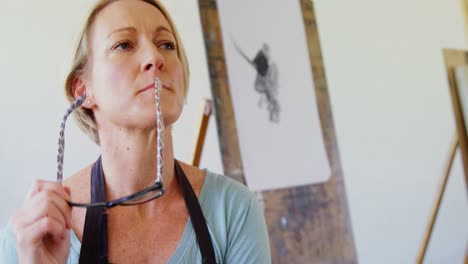 woman standing in drawing class 4k