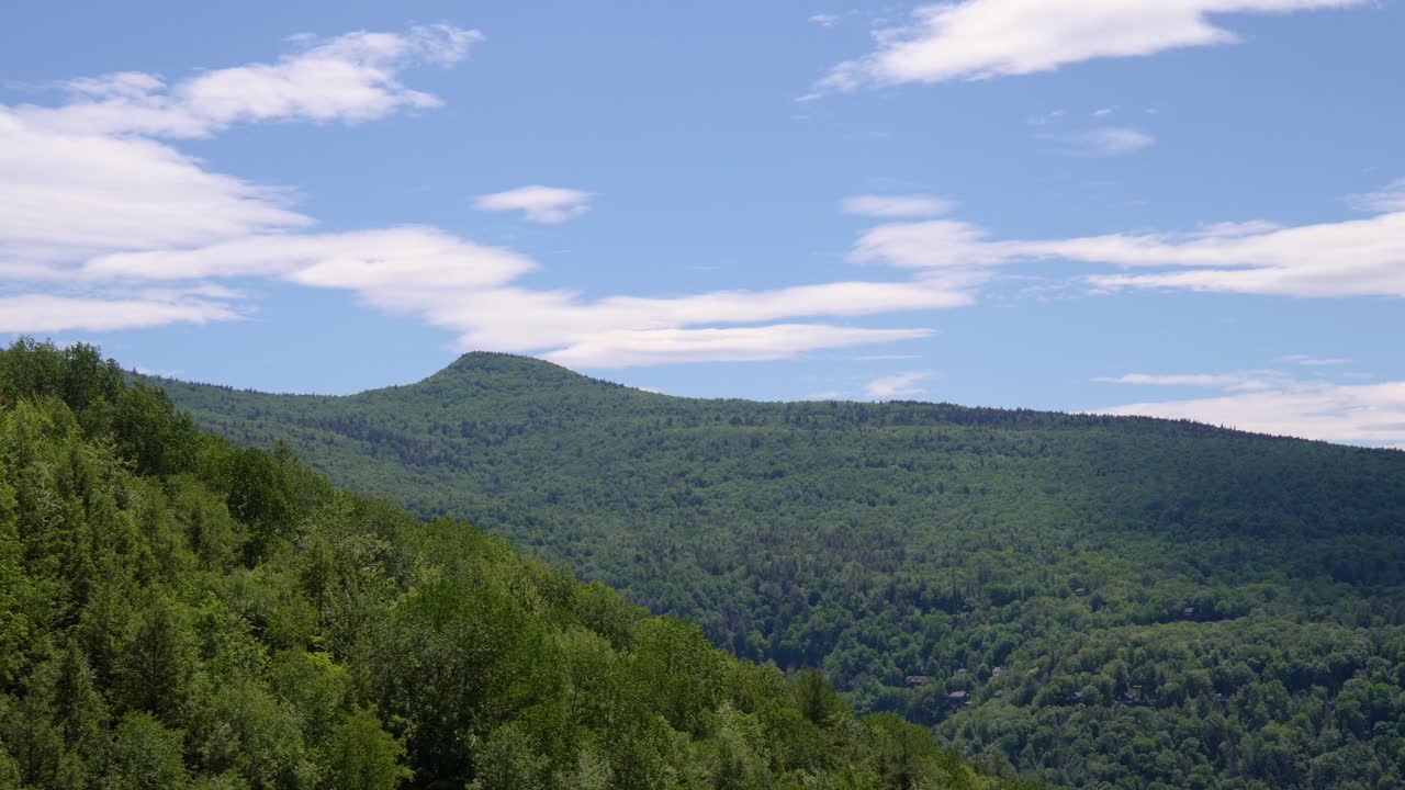 lapso de tiempo de las montañas del norte de nueva york en el bosque salvaje de kaaterskill