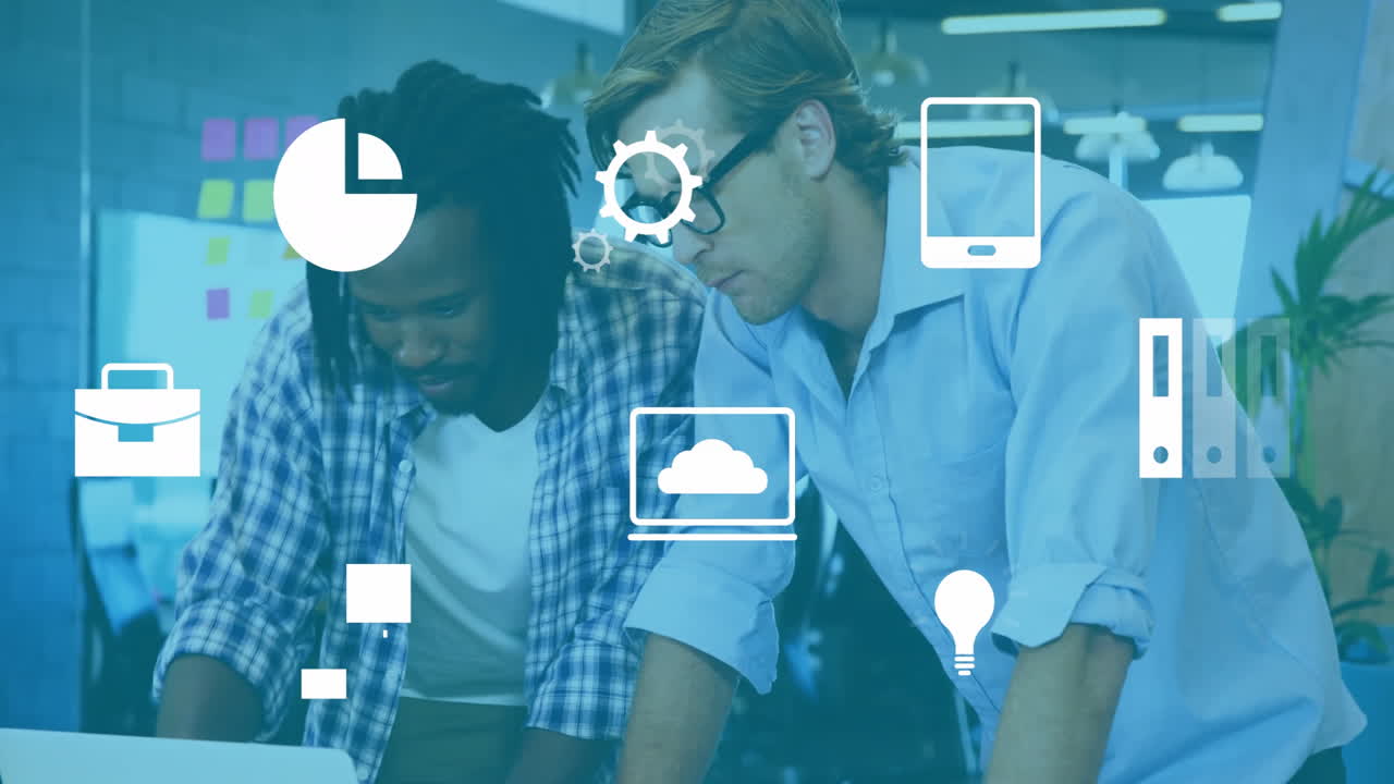 animación de iconos de tecnología de negocios sobre dos colegas que colaboran en la oficina