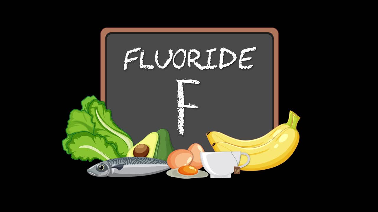 Simbolo del fluoruro su lavagna circondato da fonti di cibo animate su sfondo nero, movimento frontale fluido